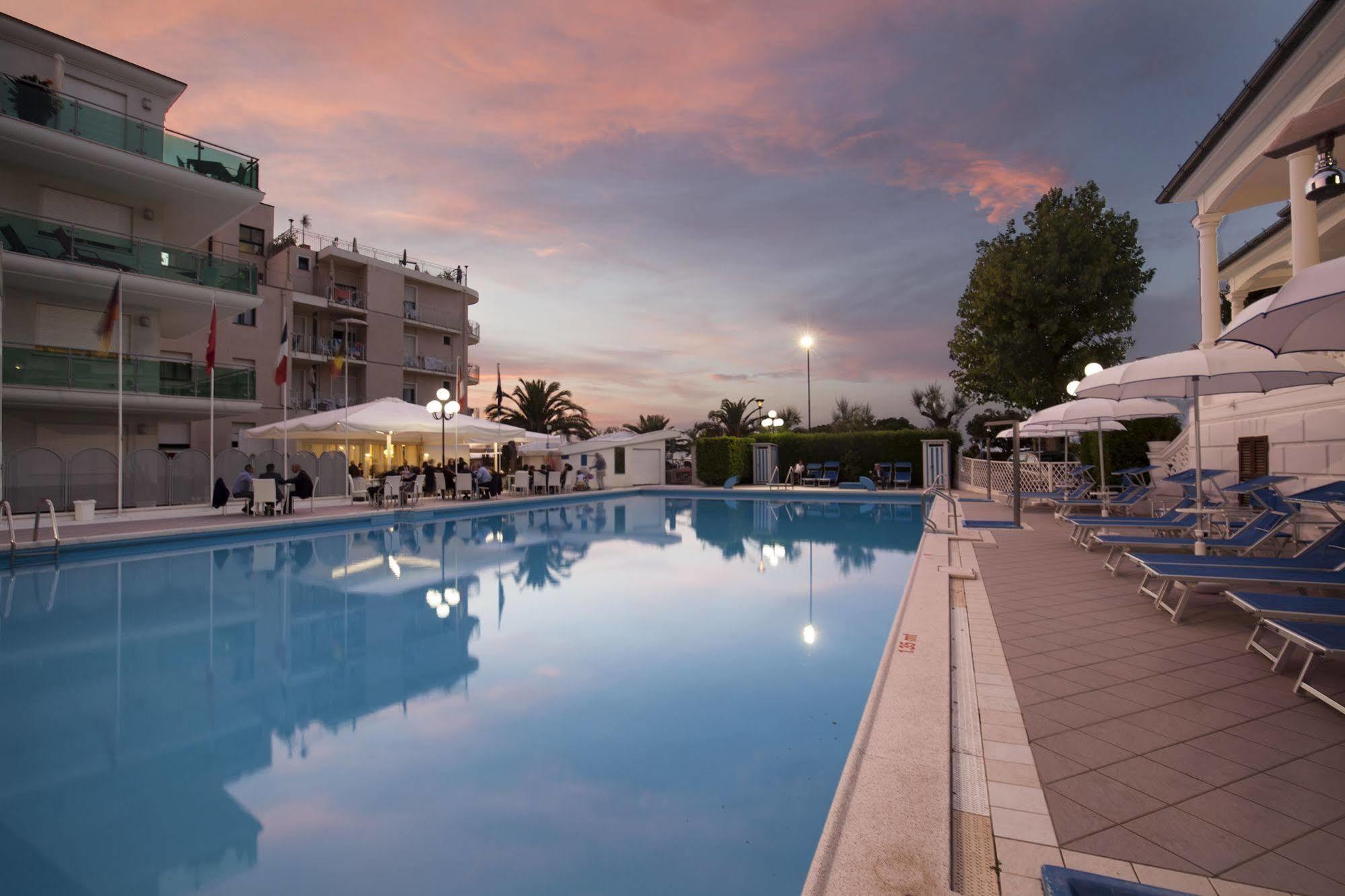 Hotel Venus Габічче-Маре Екстер'єр фото